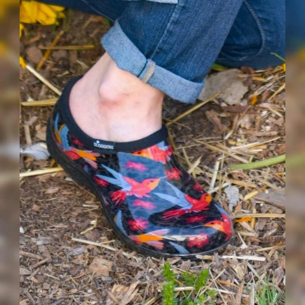 Sloggers Hummingbird Garden Shoes NWOT 9